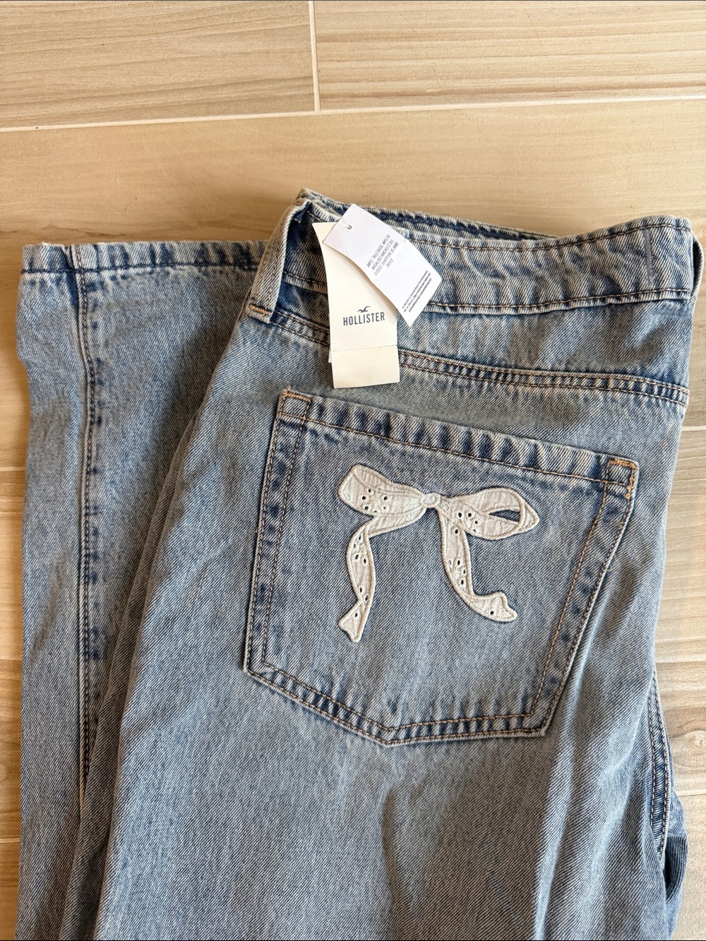 Hollister Women’s Washed Blue Relaxed Denim Jeans Cute Bow Detail